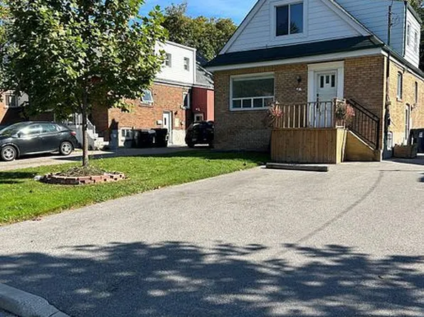 7 Valerie Rd #2, Toronto, ON M1P 1G1
