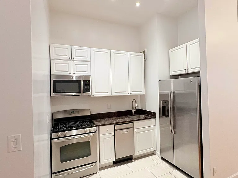 80 Varick St #8D — Photo 5
