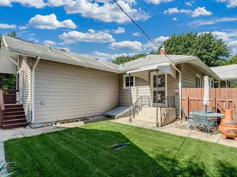 122 S Belmont Ave — Photo 45