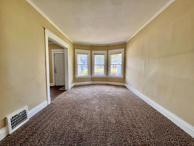 1337 Moore St — Photo 3