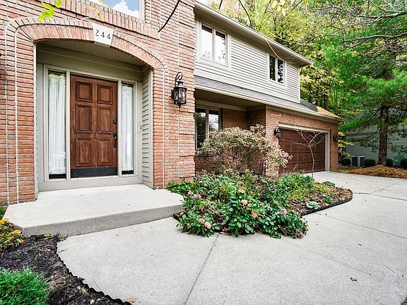 2nd image of 244 Woodedge Cir E