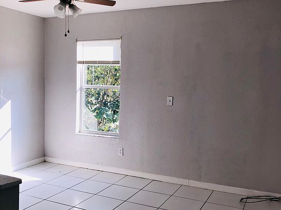 3rd image of 208 E Columbus Dr #B
