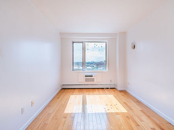 5th image of 136-21 Latimer Pl Unit 6
