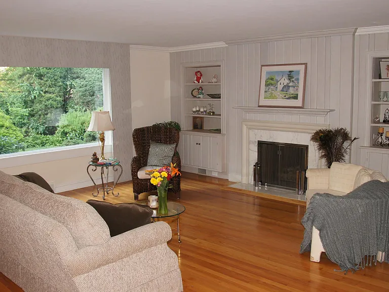 460 Highcrest Dr — Photo 26