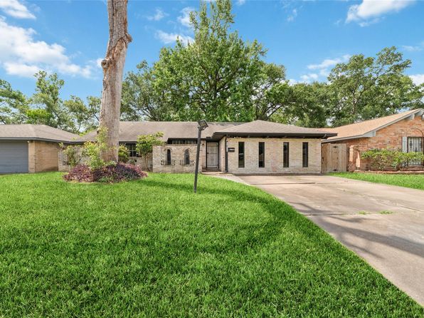 5618 Briarwick Ln, Houston, TX 77016