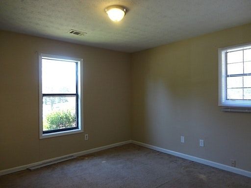 3rd image of 391 Bedford Bay Ln