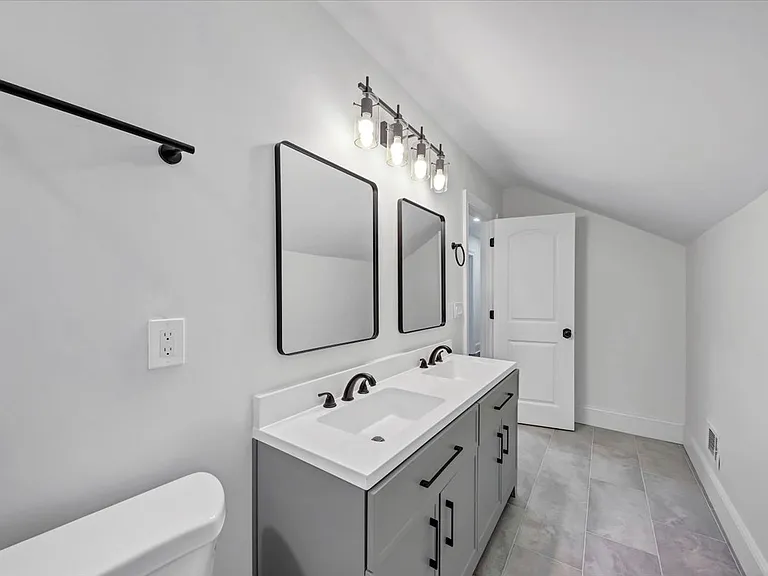 212 S Broad St SW — Photo 4