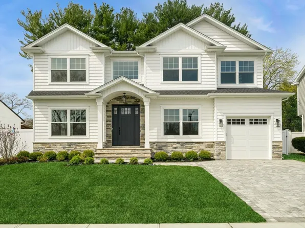 16 Gordon Avenue, Plainview, NY 11803