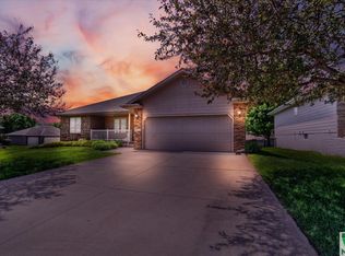 2015 Strawberry Ln, Sioux City, IA 51104