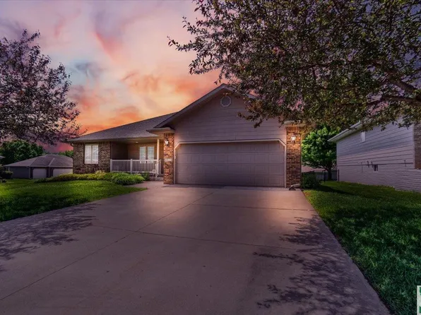 2015 Strawberry Ln, Sioux City, IA 51104