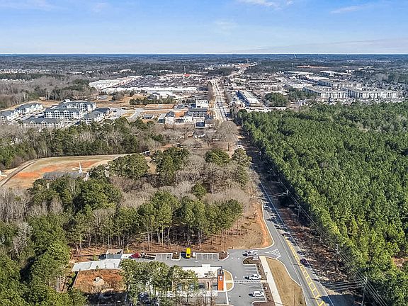 4th image of 2226 Jonesboro Rd