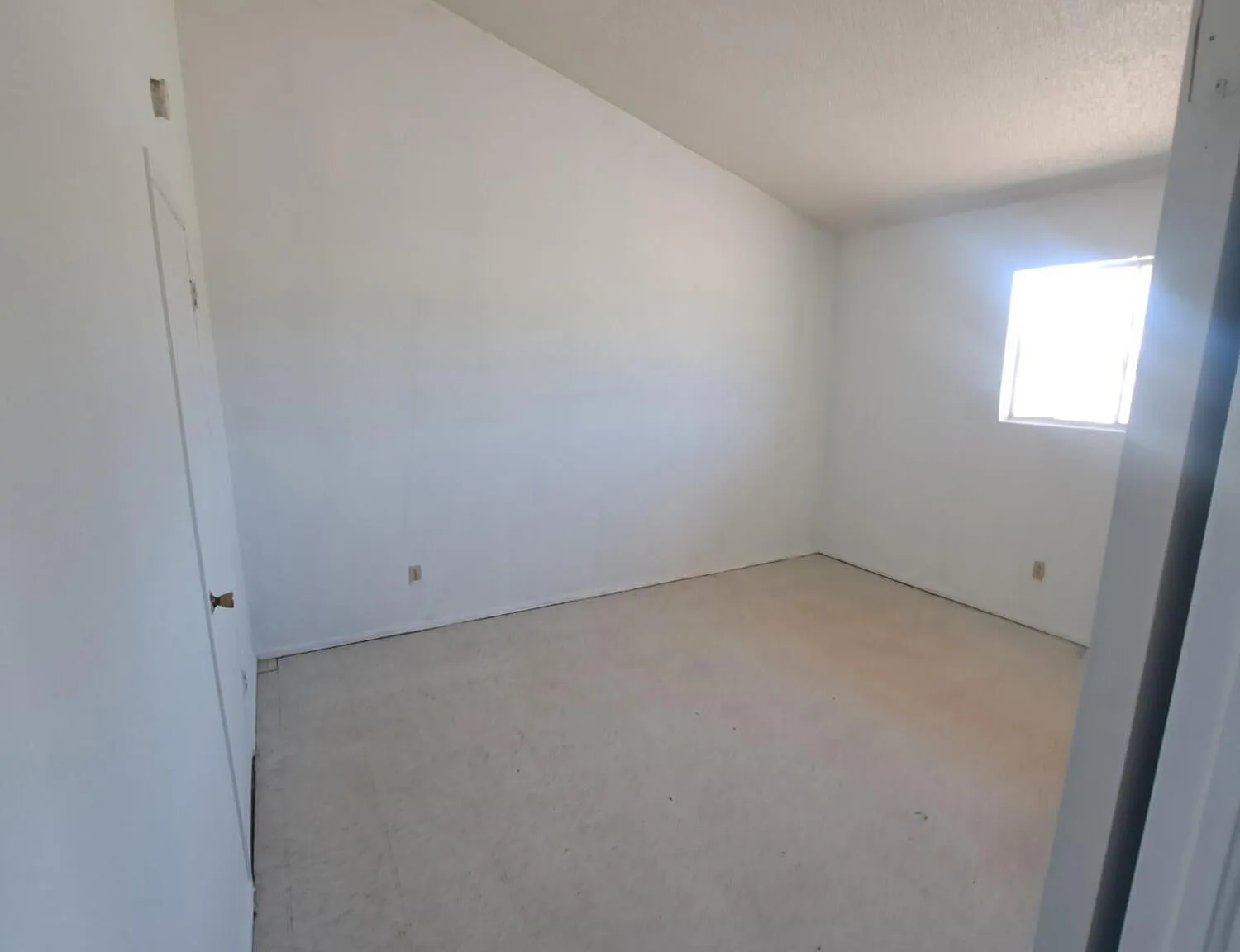 623 NE Davis St — Photo 3