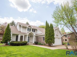 3905 S Birchwood Ave, Sioux Falls, SD 57103