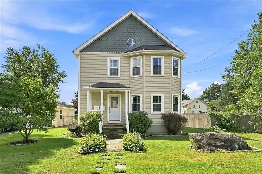 3 bed, 1.0 bath, 1077 sqft, $2,400 — Photo 3