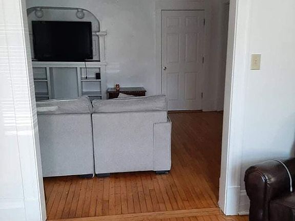 3rd image of 2563 N Bremen St #10861949