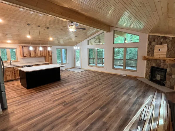 8100 Boardwalk Dr, Eagle River, WI 54521