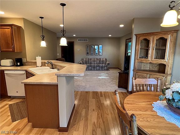 4th image of 517 Gary Dr NW