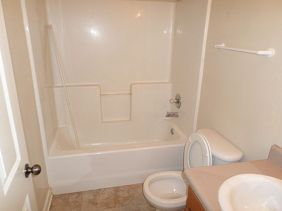 4th image of 15159 Deer Creek Dr #B