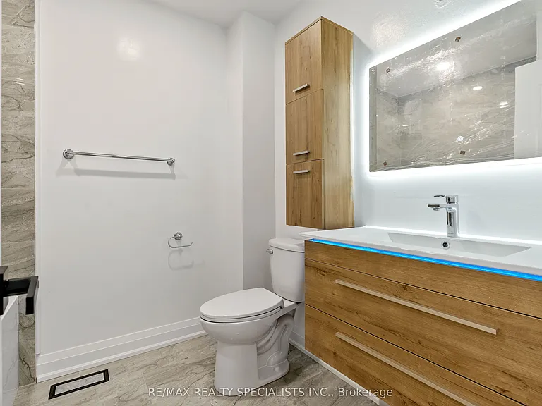 6419 Chaumont Cres #UPPER — Photo 15