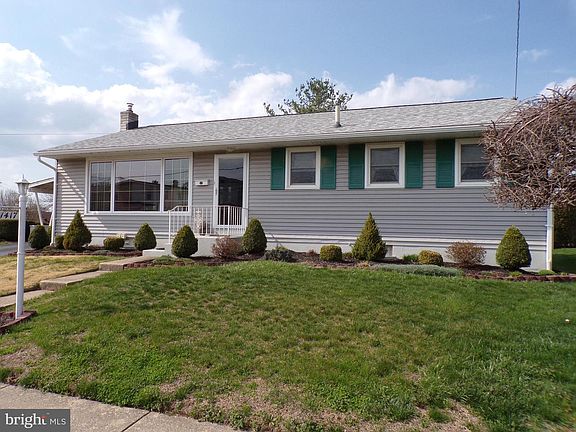 2nd image of 1417 Margaret St