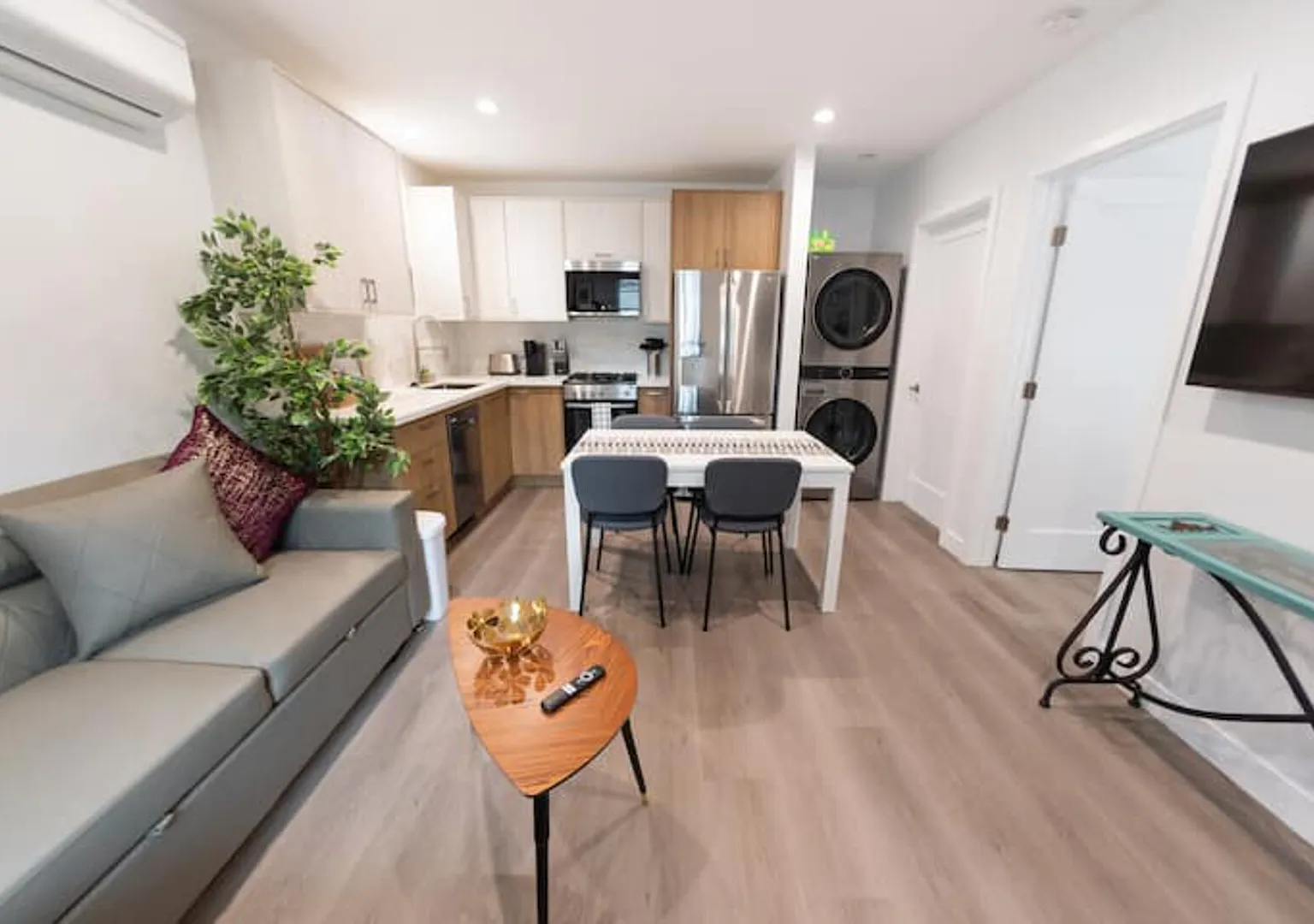 Adorable 1 Bedroom Home (p54) — Photo 3