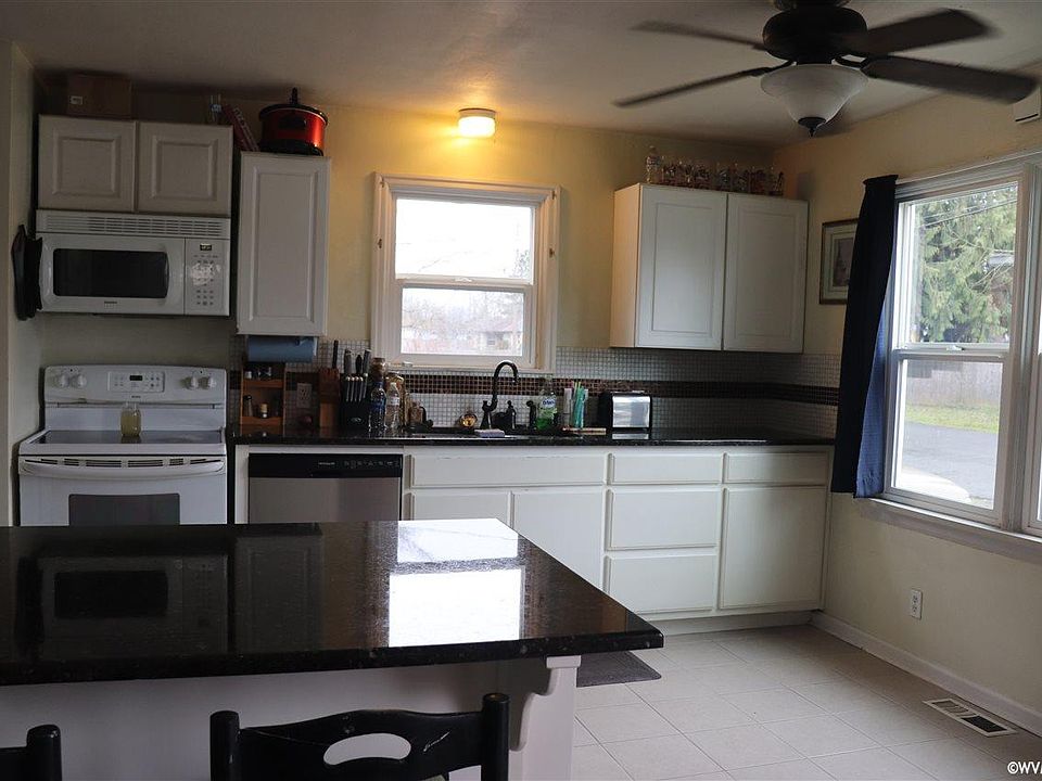 2nd image of 3041 Chester Ave NE