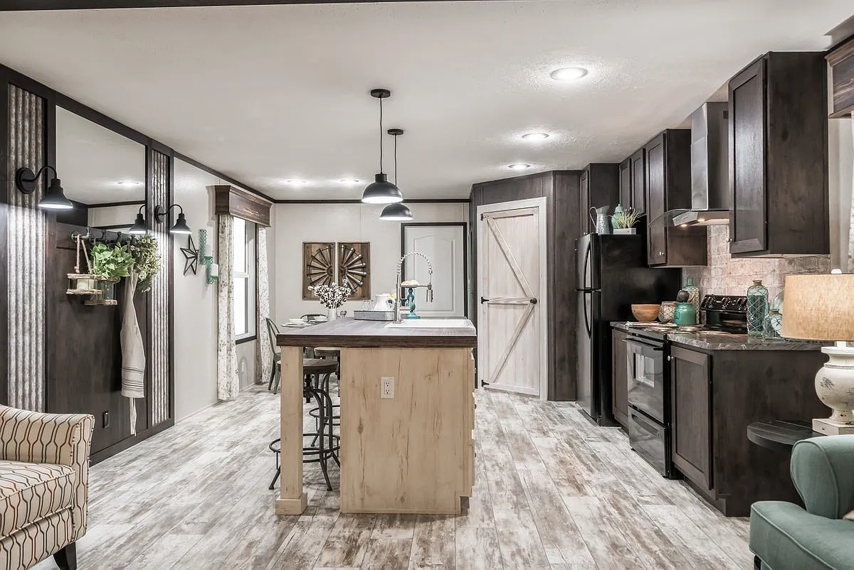 3 bed, 1216 sqft — Photo 1