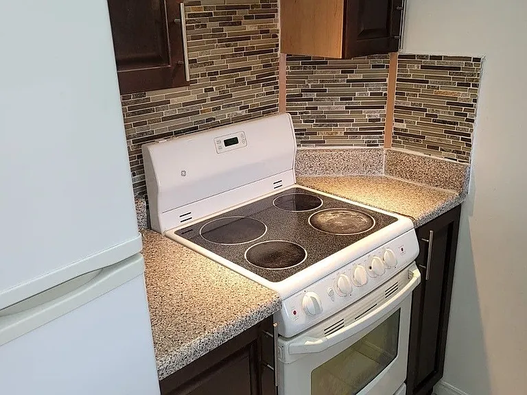 7 Bishop Ave #1606 — Photo 28