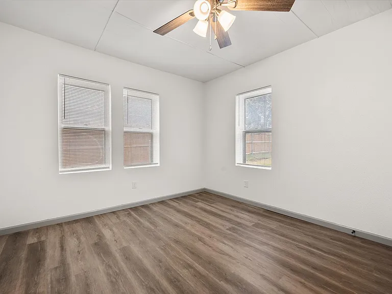 2207 Prairie Ave — Photo 12