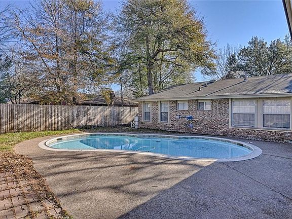 3rd image of 3023 Friendswood Dr