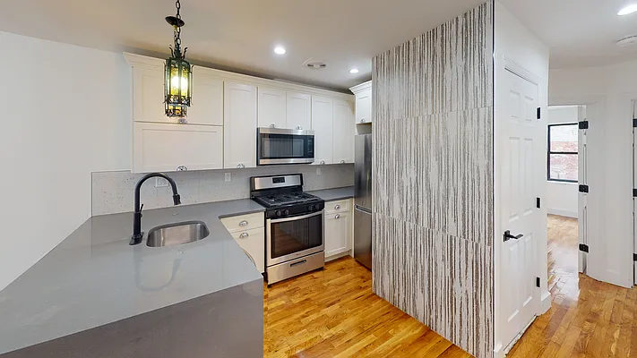Rented by Gold-Stone Realty | media 6