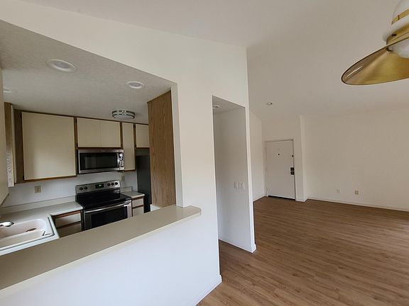 3rd image of 11305 Avenida De Los Lobos APT E