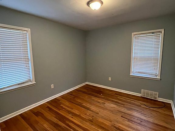 3rd image of 21549 Pembroke Ave