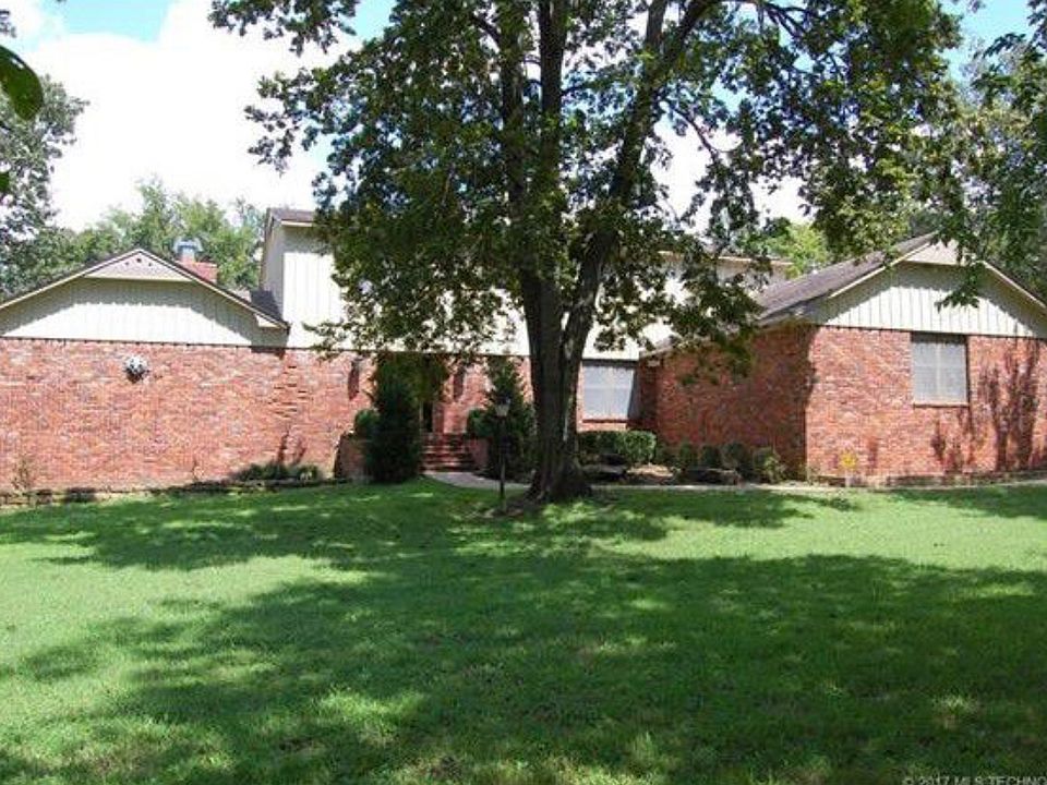 2nd image of 4 Linda Ln