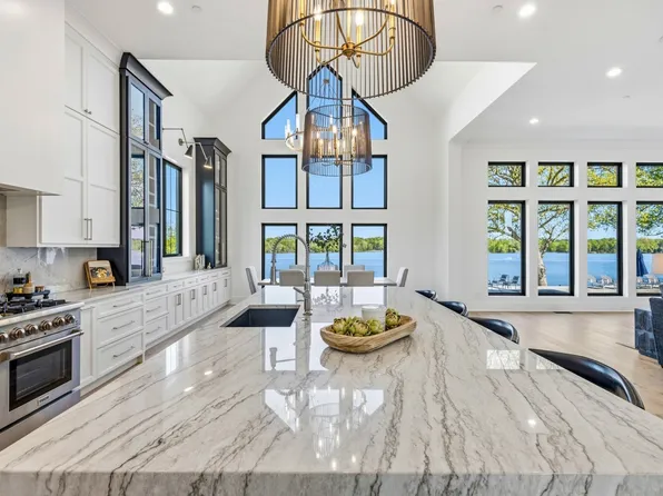 107 Bluegrass Point, Hendersonville, TN 37075