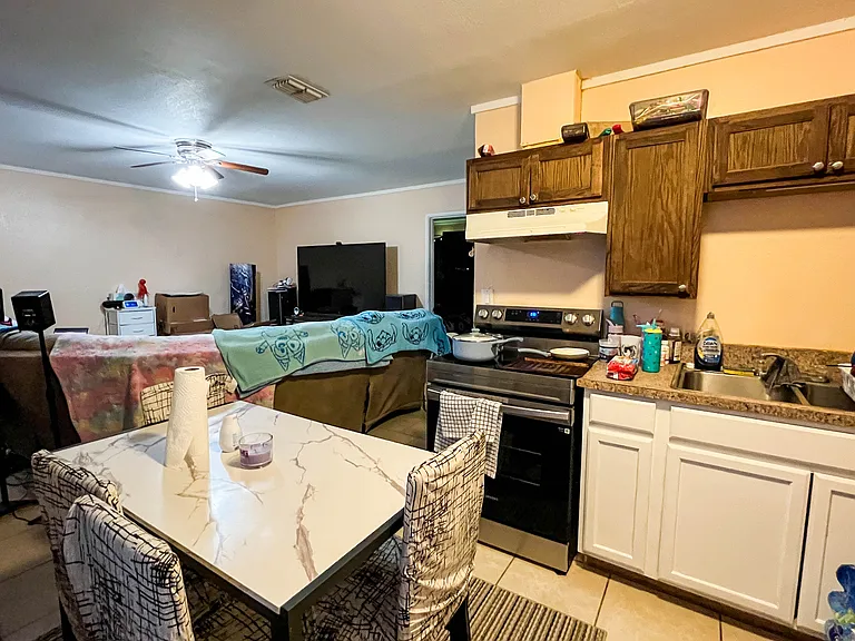 523 Wager Ave — Photo 3