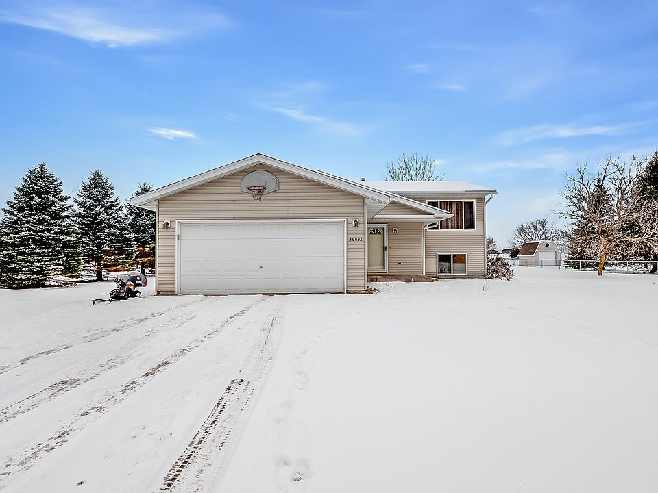 1st image of 40092 Harvester Ave