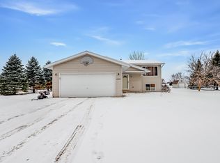 40092 Harvester Ave, North Branch, MN 55056