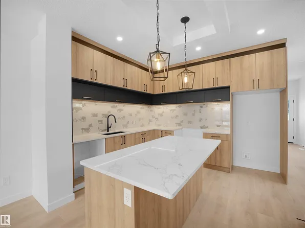 10946 62nd Ave NW, Edmonton, AB T6H 1N2