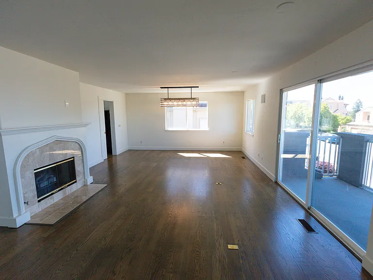 5070 Cochrane Ave — Photo 6