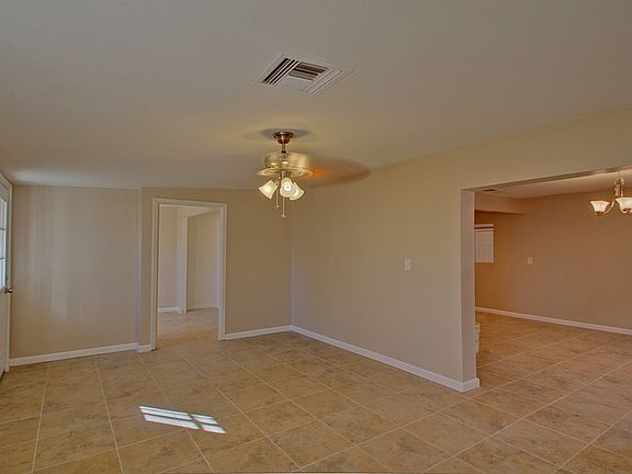 4th image of 811 E Puget Ave
