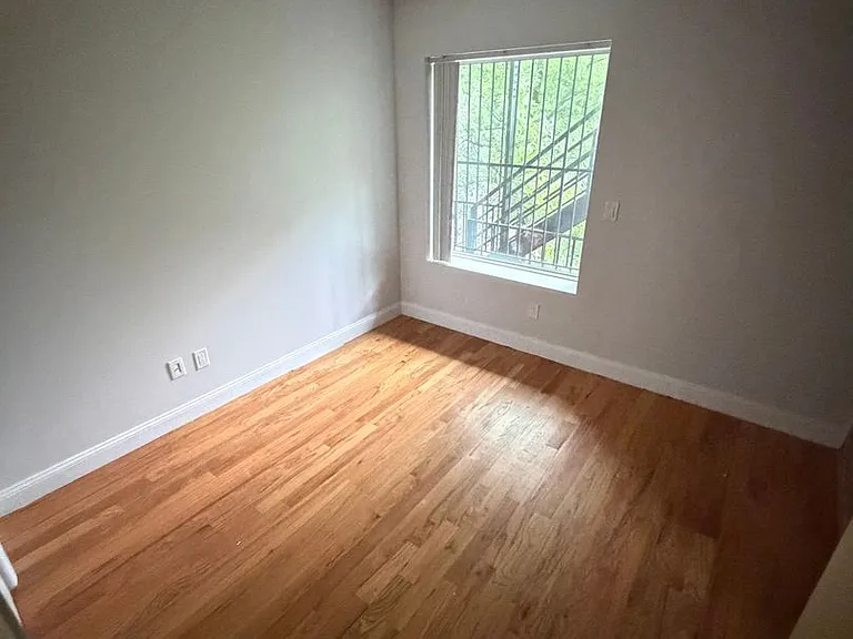 555 Winchester Ave — Photo 15