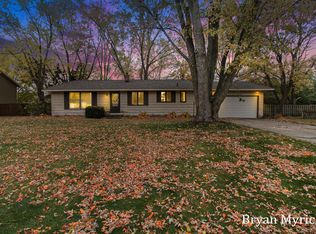 12860 N Bellwood Dr, Holland, MI 49424