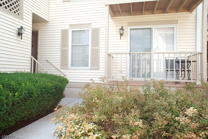 159 Jamestown Rd photo 1