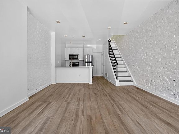 4th image of 2531 N Dover St