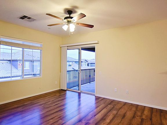 Spacious Bright Family Room