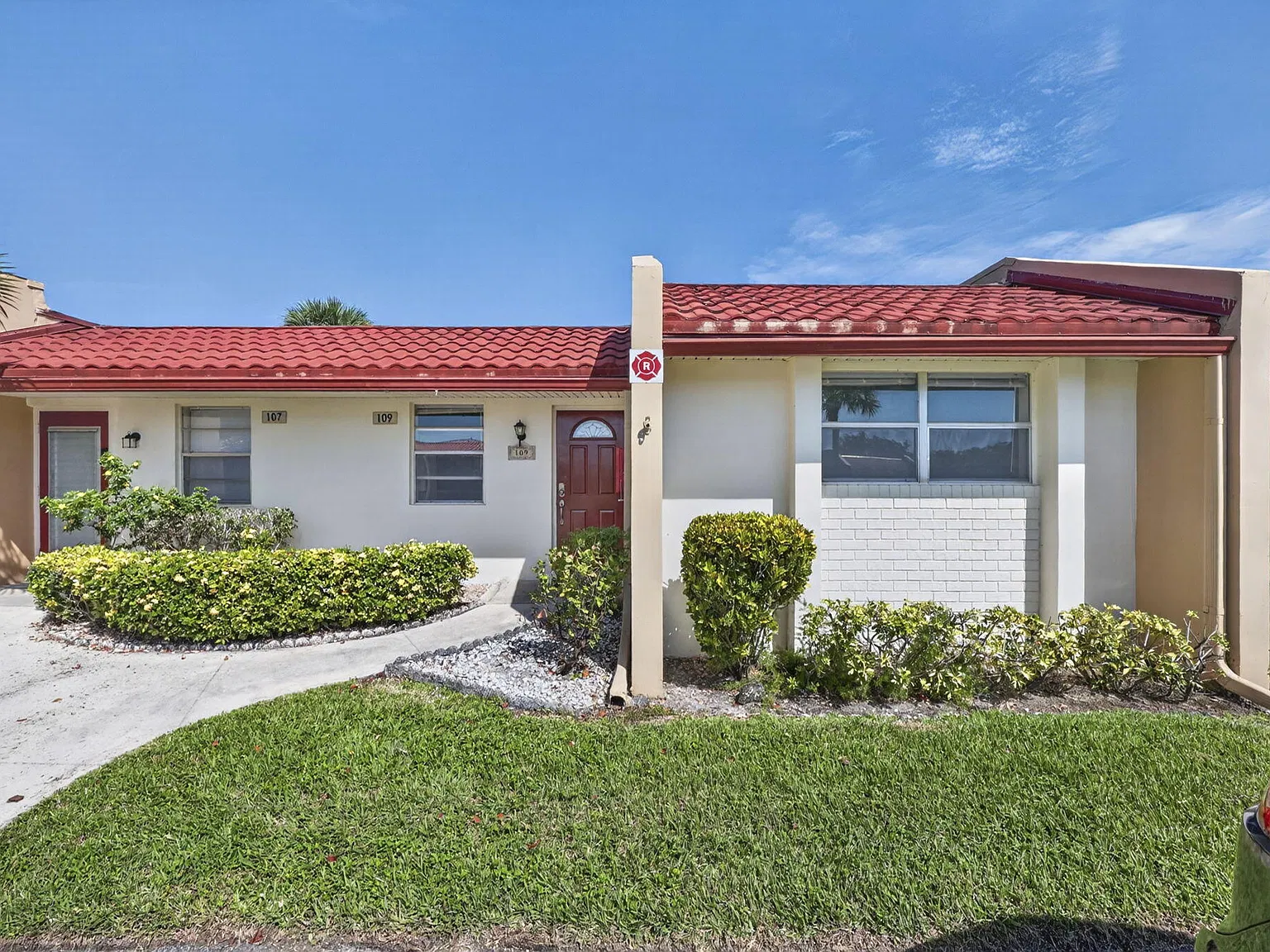 2 bed, 2.0 bath, 1000 sqft, $1,900 — Photo 1