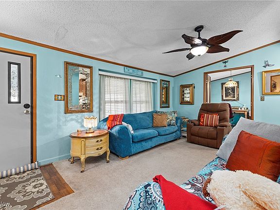 3rd image of 185 Gull Dr