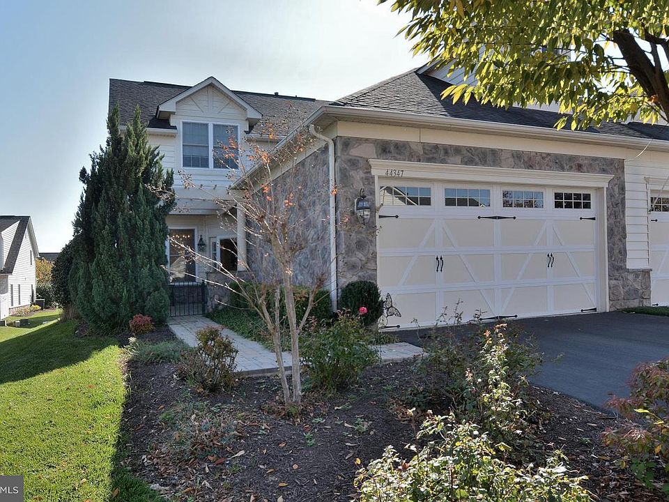 1st image of 44347 Oakmont Manor Sq