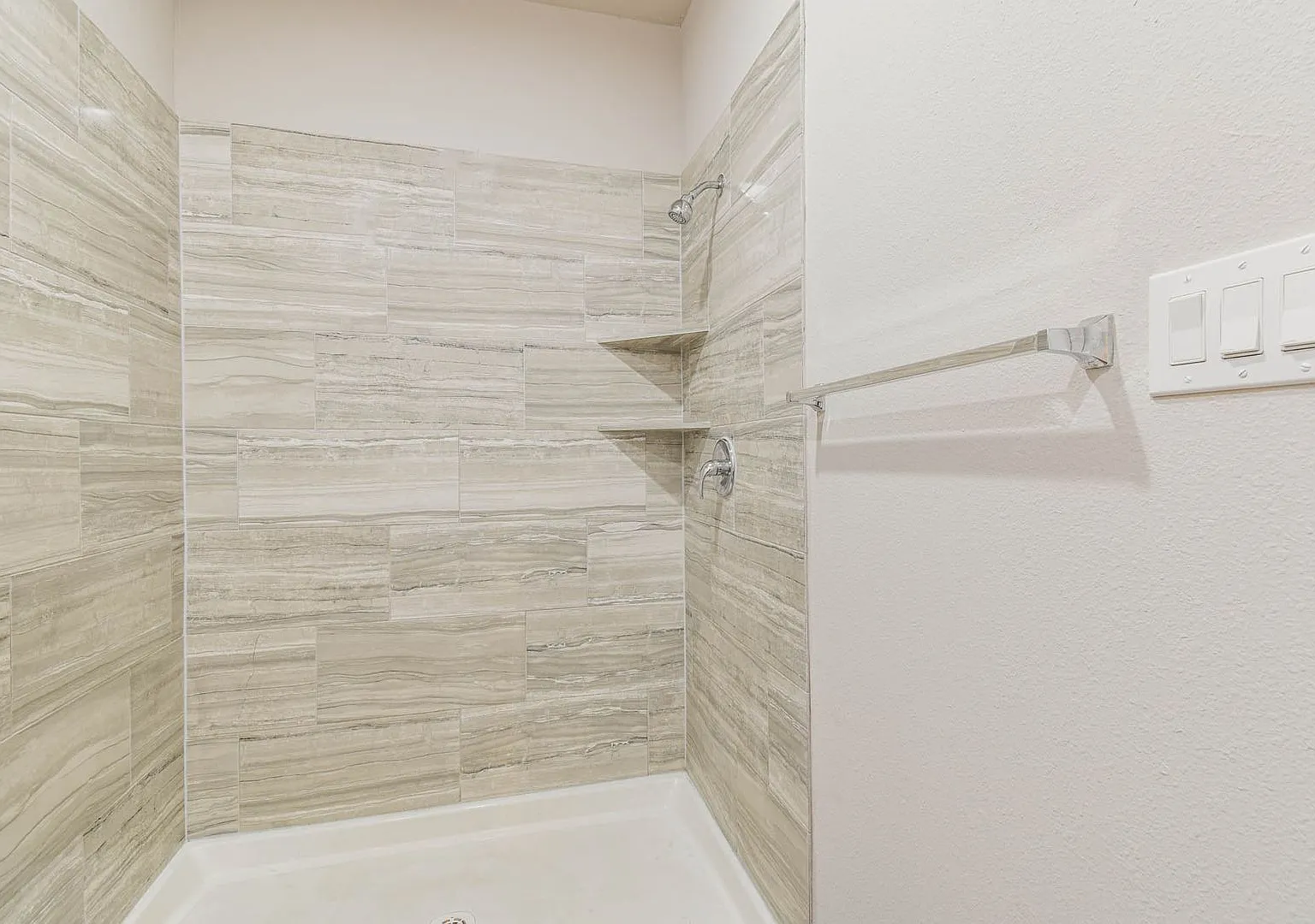 15633 Sycamore Dr. — Photo 2